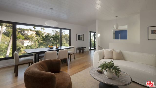 5692 Holly Oak Drive, Los Angeles CA: https://media.crmls.org/mediaz/ae5e8230-8e7b-48f2-a7b9-ba9bcd55eaa5.jpg