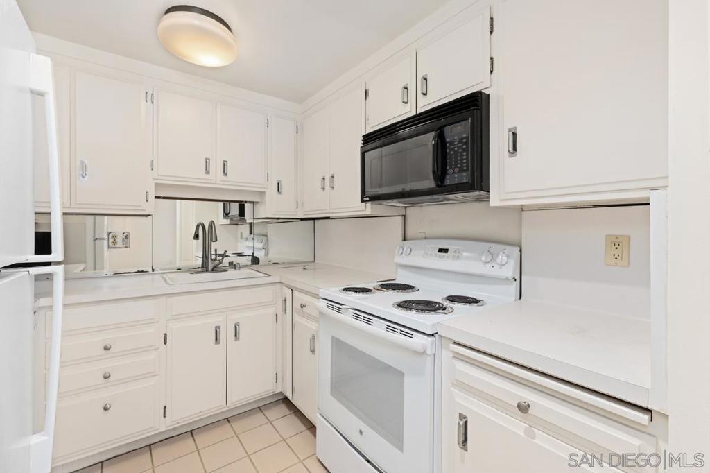 939 Coast Blvd - photo 11