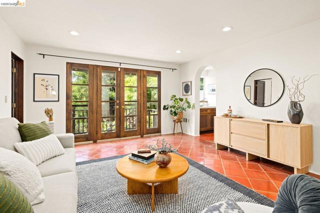 636 Euclid Ave, Berkeley CA: https://media.crmls.org/mediaz/ae5f87f8-ef2b-42bf-bd04-3b44a7352d85.jpg