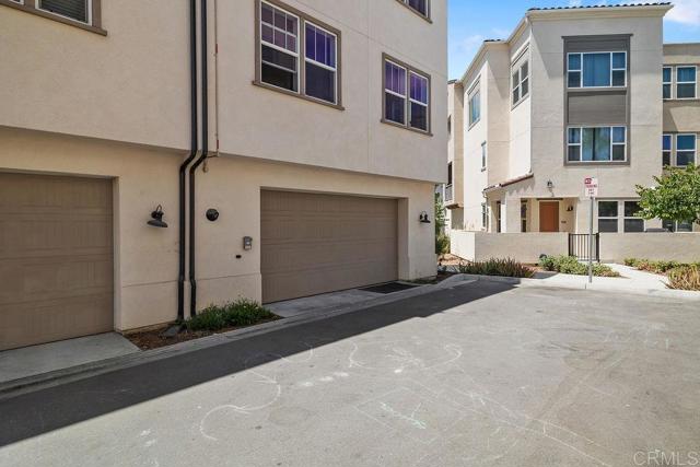 5241 Rockfish Lane, San Diego CA: https://media.crmls.org/mediaz/ae5ff1c8-ffec-4d1a-81a5-0b162438a64e.jpg