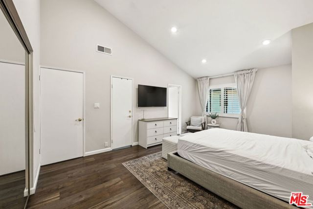 13412 Burbank Boulevard, Sherman Oaks CA: https://media.crmls.org/mediaz/ae600e5b-42d9-4c20-8cc9-1ac02f7c979b.jpg