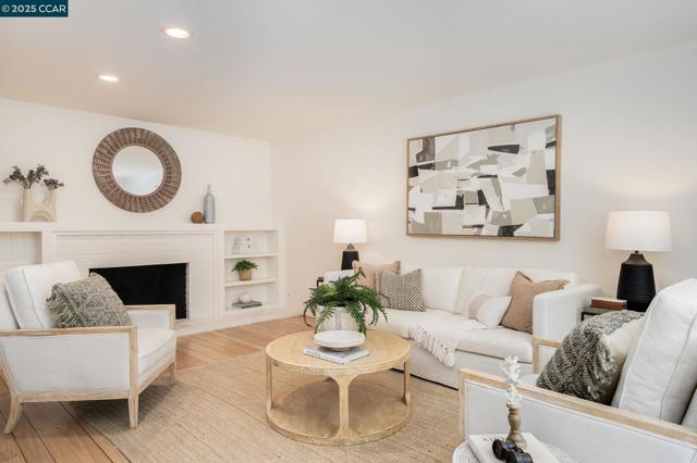 3402 Goyak Dr, Lafayette CA: https://media.crmls.org/mediaz/ae600f91-f55b-4c0f-9ee9-3c69531bc8fe.jpg