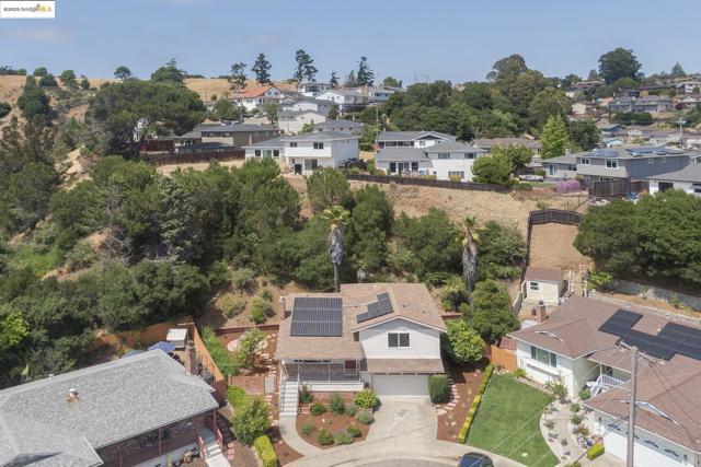 21 Maggiora Ct, Oakland CA: https://media.crmls.org/mediaz/ae60122b-cd43-4c89-a727-44050b707fac.jpg
