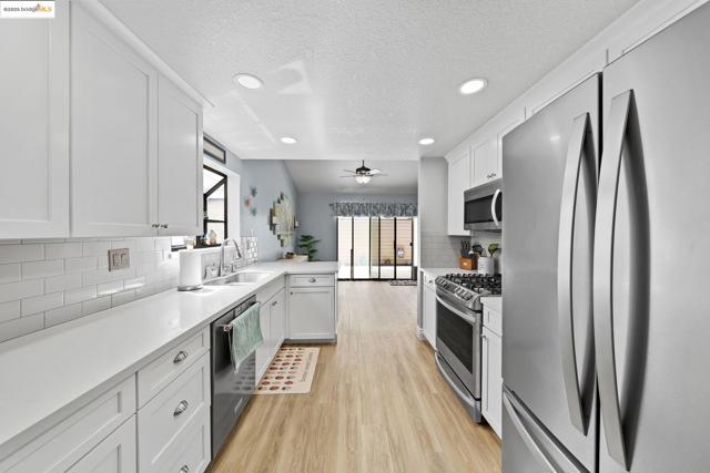 2256 Camborne Dr, Modesto CA: https://media.crmls.org/mediaz/ae6041dd-8797-465c-8051-02e6a85b2d9b.jpg