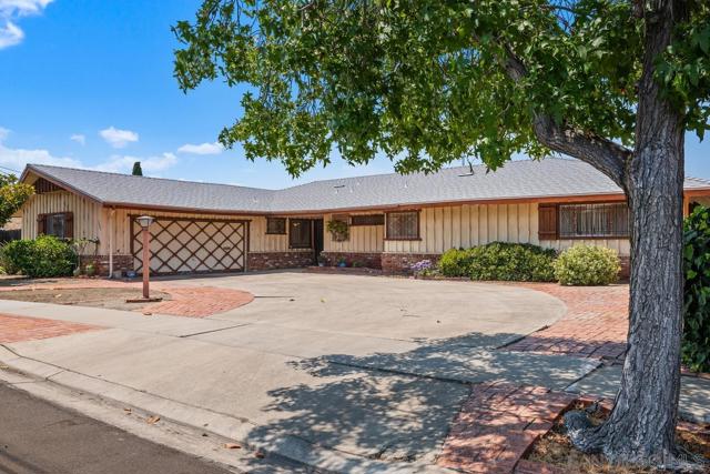 5824 Kent Pl, San Diego CA: https://media.crmls.org/mediaz/ae6047fe-2698-48d1-bef4-8095713a1e6c.jpg
