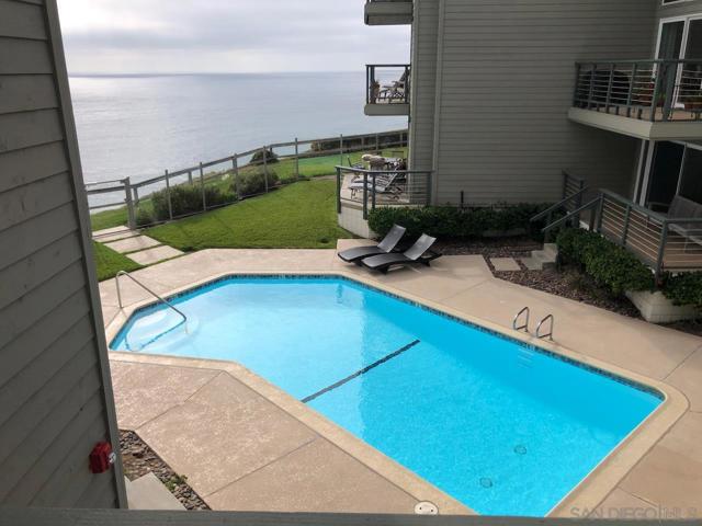 940 Sealane Dr, Encinitas CA: https://media.crmls.org/mediaz/ae60fde2-61dc-496b-95ed-595a1cd73371.jpg