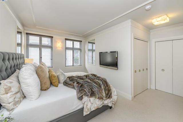 850 POWELL STREET, San Francisco CA: https://media.crmls.org/mediaz/ae61208a-f0f9-4f12-a171-cb8e2ccf177a.jpg