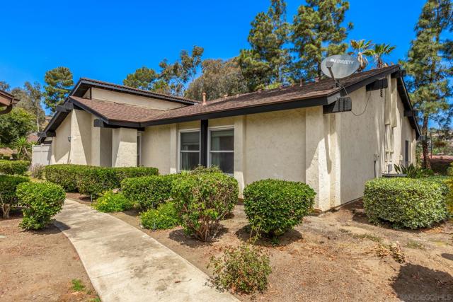 2327 Rosal Ln, Spring Valley CA: https://media.crmls.org/mediaz/ae61455e-07ee-4be9-b60a-0e64ec745ade.jpg