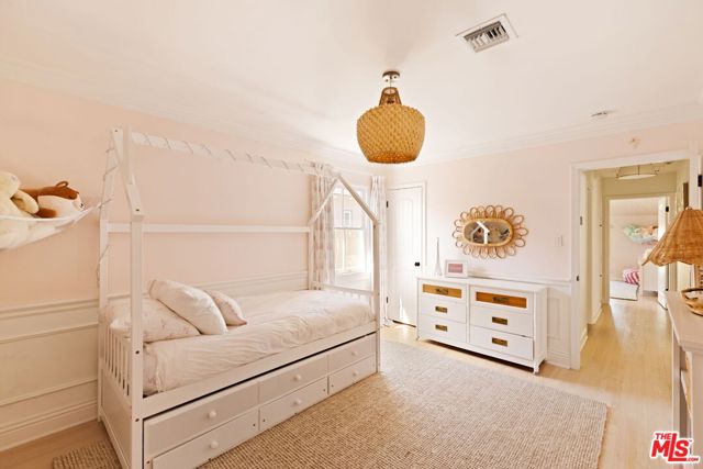 13128 Hartsook Street, Sherman Oaks CA: https://media.crmls.org/mediaz/ae6169f3-657d-4f45-a879-91905a7605fe.jpg