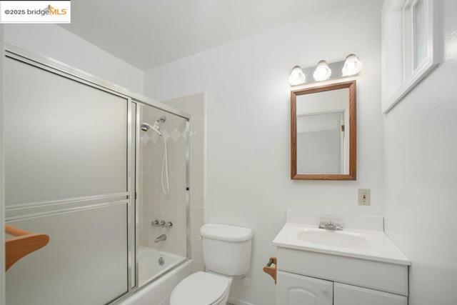 1651 Michael Dr, Pinole CA: https://media.crmls.org/mediaz/ae61731e-1537-4bf5-a41a-7195968b1b45.jpg