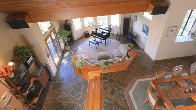 2442 Valley Meadow Drive, Oak View CA: https://media.crmls.org/mediaz/ae639a94-f51c-4680-91c0-4ec8bbb52dde.jpg