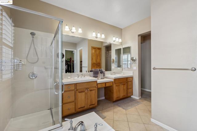 1117 Teal Ct, Brentwood CA: https://media.crmls.org/mediaz/ae63aa61-7774-43c8-9bf6-14a1c56fb304.jpg