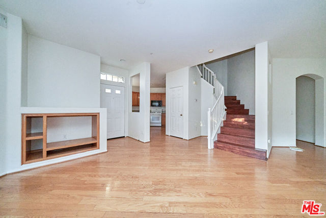 915 Somerville, Irvine CA: https://media.crmls.org/mediaz/ae63bf91-79d1-46a7-9dc9-4ea883552c1e.jpg