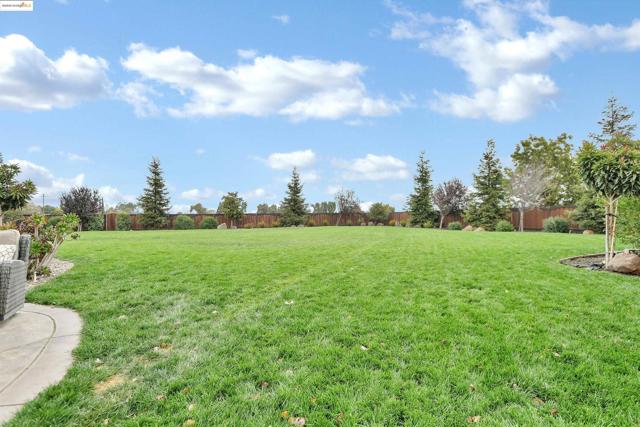 4828 Sellers Ave, Brentwood CA: https://media.crmls.org/mediaz/ae63eed0-ef68-47f0-a858-a21c80b17dd3.jpg
