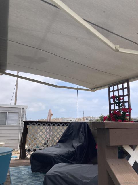 7217 San Luis St, Carlsbad CA: https://media.crmls.org/mediaz/ae646e63-d3fd-41d6-be0d-f7ea00fd180c.jpg