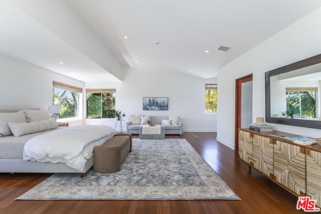 2336 Boone Avenue, Venice CA: https://media.crmls.org/mediaz/ae64bb8d-fe49-4b98-ae81-b9dc4c4d1e44.jpg