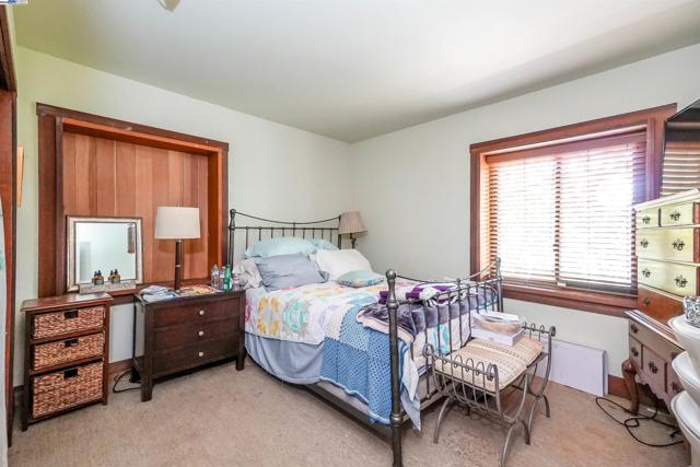 21 Red Rock Way, San Rafael CA: https://media.crmls.org/mediaz/ae64eae6-55ed-48d0-8881-d63eeb4d4ddc.jpg