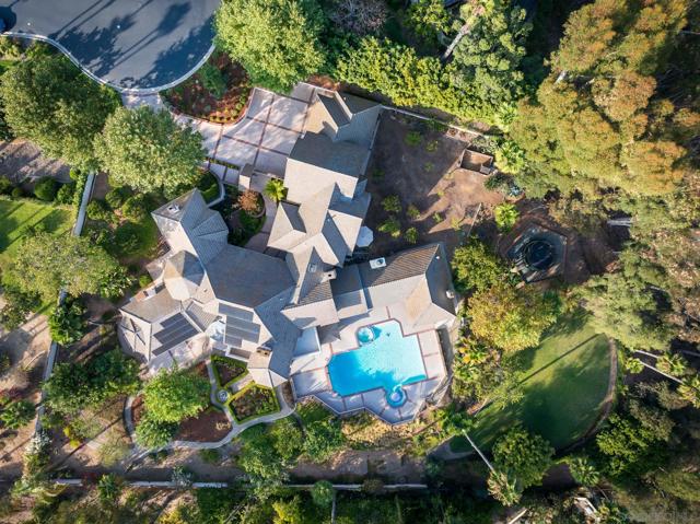 6295 Avenida Floresta, Rancho Santa Fe CA: https://media.crmls.org/mediaz/ae64f5db-340c-40d7-9a43-9c749b1a12e9.jpg