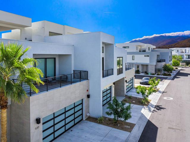 928 Galaxy Drive, Palm Springs CA: https://media.crmls.org/mediaz/ae65a57a-fe9d-4857-a4d5-f6e102962763.jpg