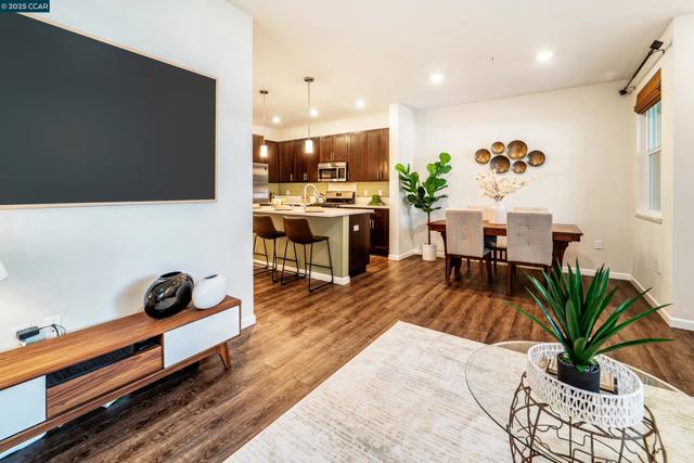 1233 Bockman, San Lorenzo CA: https://media.crmls.org/mediaz/ae6657c3-a66a-4b6b-aaf4-810e9a40dc0a.jpg