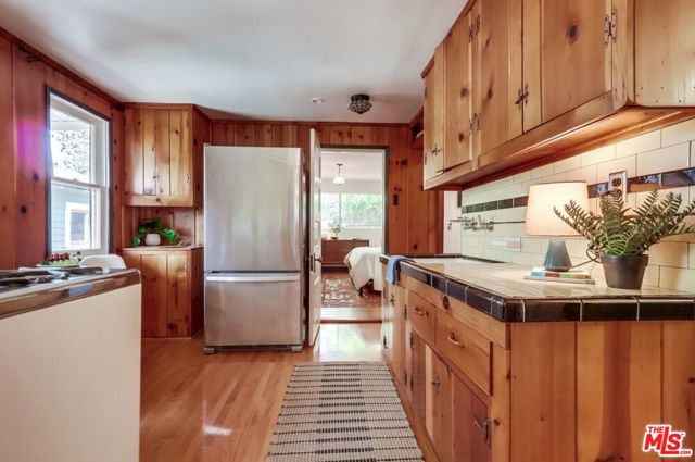1105 E Claremont Street, Pasadena CA: https://media.crmls.org/mediaz/ae665b41-4d74-42b0-a27c-4f2437806940.jpg