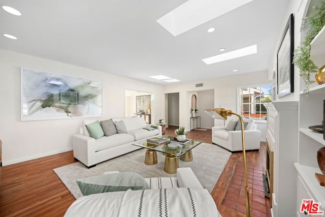 664 Las Lomas Avenue photo 4