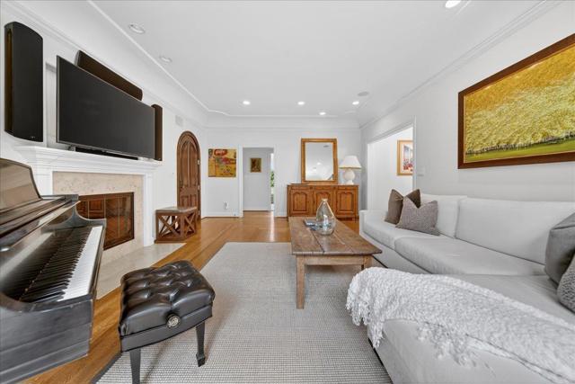 16839 Frank Avenue, Los Gatos CA: https://media.crmls.org/mediaz/ae66c8ac-be57-4de3-928c-f8ccccf3ea64.jpg