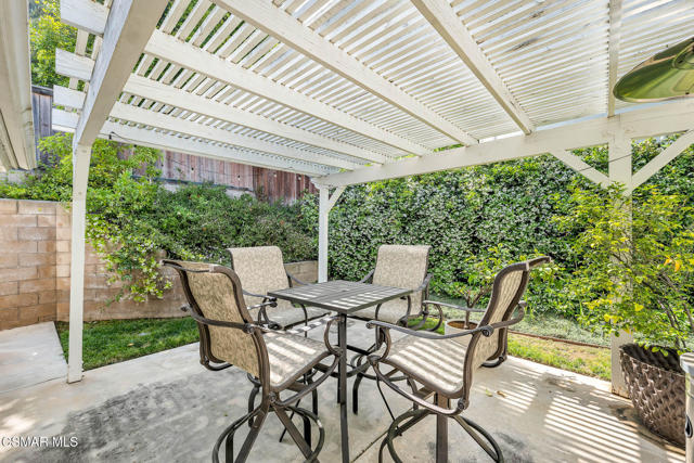 5050 Golden Nugget Way, Oak Park CA: https://media.crmls.org/mediaz/ae67391f-9ea4-431c-baaa-aef098b7fa00.jpg