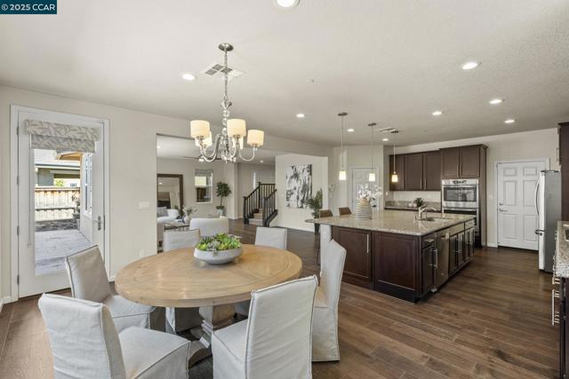 589 W Huntington Ave, Mountain House CA: https://media.crmls.org/mediaz/ae674211-25f5-46ac-baae-c5167da3e087.jpg