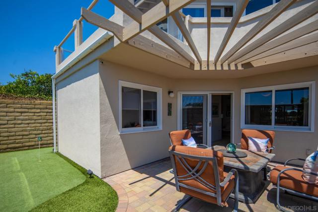 54 Half Moon Bend, Coronado CA: https://media.crmls.org/mediaz/ae676482-28b7-4028-ba59-8ecb0d70d968.jpg