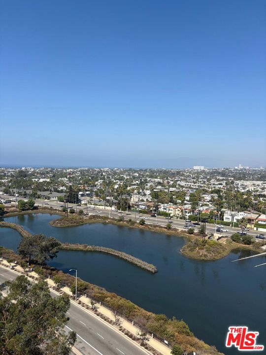 4316 Marina City Drive, Marina del Rey CA: https://media.crmls.org/mediaz/ae67ac0d-c57b-47ec-b0e6-d12b991847d8.jpg