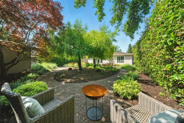 263 W Oakwood Boulevard, Redwood City CA: https://media.crmls.org/mediaz/ae6811db-701a-4ee7-bf5e-1c85d176e1bd.jpg