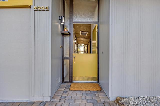 4004 Salem St, Concord CA: https://media.crmls.org/mediaz/ae6891f7-7e33-4df3-93e9-c1a925f4cc0c.jpg