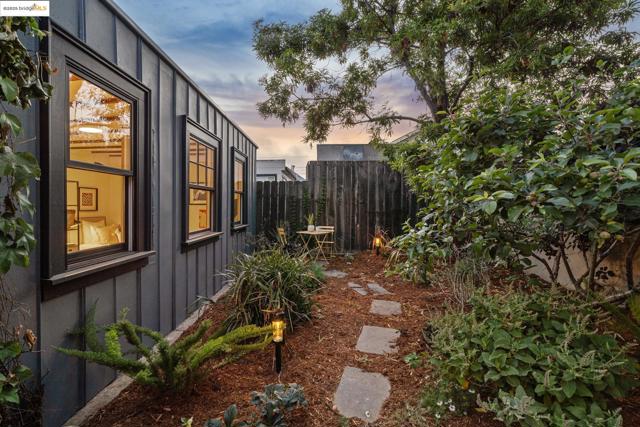 1350 Curtis St, Berkeley CA: https://media.crmls.org/mediaz/ae68d75f-8370-41a1-9301-04d26eb20243.jpg
