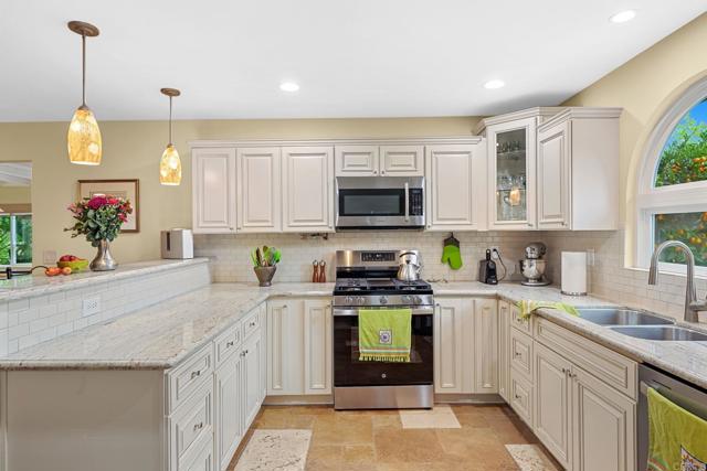 Detail Gallery Image 4 of 52 For 3625 Laketree Dr, Fallbrook,  CA 92028 - 3 Beds | 2 Baths