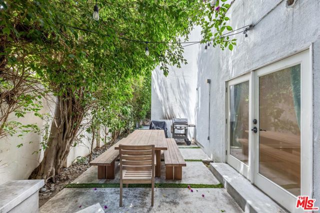 7614 Willoughby Avenue, West Hollywood CA: https://media.crmls.org/mediaz/ae69e0e3-4a1b-494d-a0ef-f91757dab18d.jpg