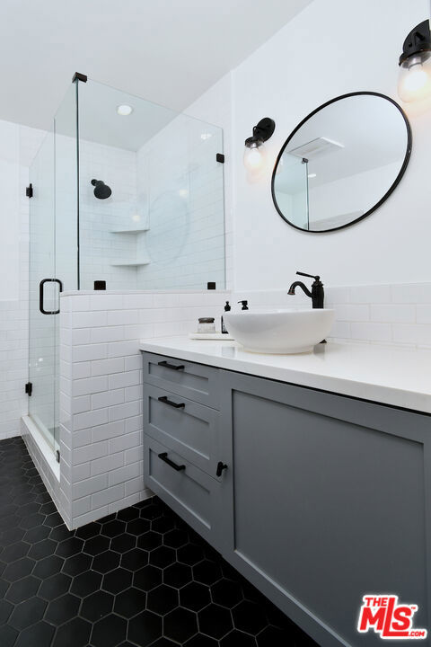 18033 Rosita Street, Encino CA: https://media.crmls.org/mediaz/ae6a0e1d-78fe-4f85-a71c-a80db7599fde.jpg