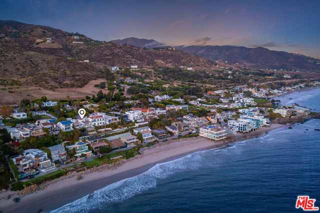 31658 Broad Beach Road, Malibu CA: https://media.crmls.org/mediaz/ae6a171d-84e2-4def-b79d-3537db4c80dc.jpg