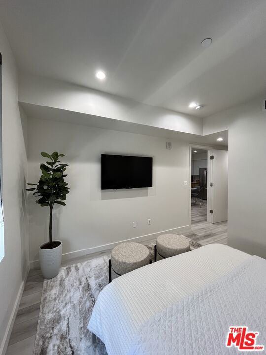 124 S Croft Avenue, Los Angeles CA: https://media.crmls.org/mediaz/ae6a3eb3-6694-45bd-900f-e57745c18b17.jpg