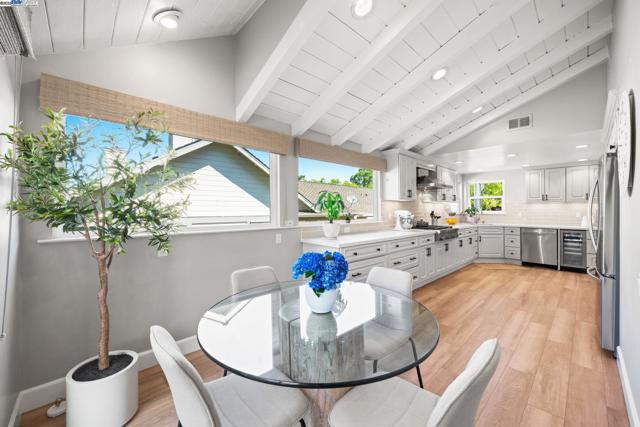 711 Glen Eagle Ct, Danville CA: https://media.crmls.org/mediaz/ae6aaf0e-32a8-4648-9883-0a80c37f4145.jpg
