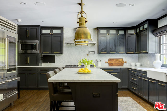 1857 Benedict Canyon Drive, Beverly Hills CA: https://media.crmls.org/mediaz/ae6afbd6-5427-4ea6-acd9-3ff17ec21a4b.jpg