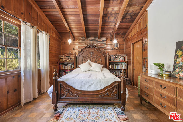 6349 Blanchard Canyon Road, Tujunga CA: https://media.crmls.org/mediaz/ae6b0816-9d39-4ca8-93d6-073b8ea65049.jpg