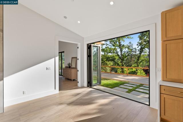 17 Julianne Ct, Walnut Creek CA: https://media.crmls.org/mediaz/ae6b082c-f5ba-423a-aa8d-7122ccb6aaf9.jpg