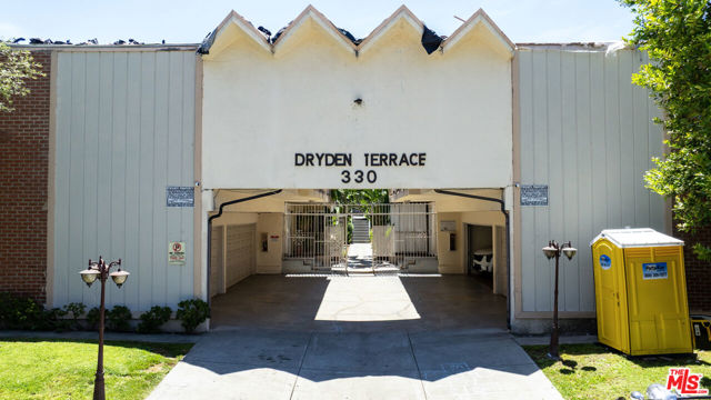 330 E Dryden Street, Glendale CA: https://media.crmls.org/mediaz/ae6b3492-34f6-47dd-a96a-45f701bb1b39.jpg
