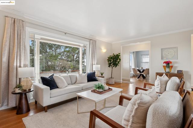 1034 Navellier St, El Cerrito CA: https://media.crmls.org/mediaz/ae6b94c3-7cdf-4f67-bd05-0796c2f31cc6.jpg