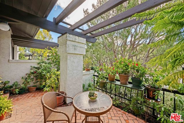 1490 Palisades Drive, Pacific Palisades CA: https://media.crmls.org/mediaz/ae6c32d2-81ba-432d-ac88-59c0a7fa8c86.jpg