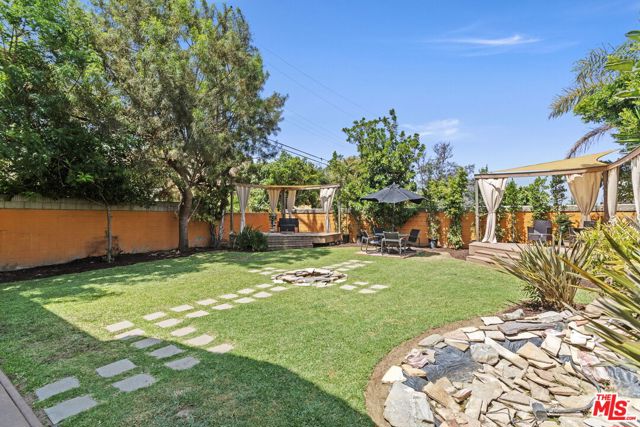 7725 Victoria Avenue, Inglewood CA: https://media.crmls.org/mediaz/ae6c3d8b-2cdc-45f9-9a59-e642688f9e0a.jpg