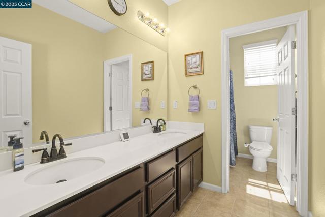 2536 Tomales Bay Dr, Bay Point CA: https://media.crmls.org/mediaz/ae6cf1b7-cd5a-4bce-9579-e9176d5b7828.jpg