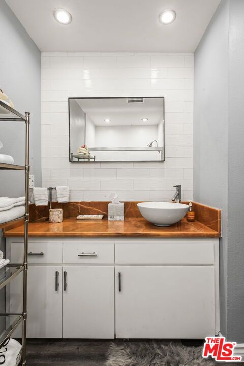 1201 Larrabee Street, West Hollywood CA: https://media.crmls.org/mediaz/ae6d1709-4d5e-4ded-98b3-31ed66965c93.jpg