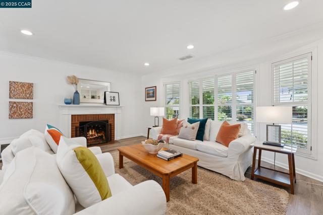 347 Valley View Rd, Pleasant Hill CA: https://media.crmls.org/mediaz/ae6d4af0-038a-4bac-9bea-896610d3bcb1.jpg